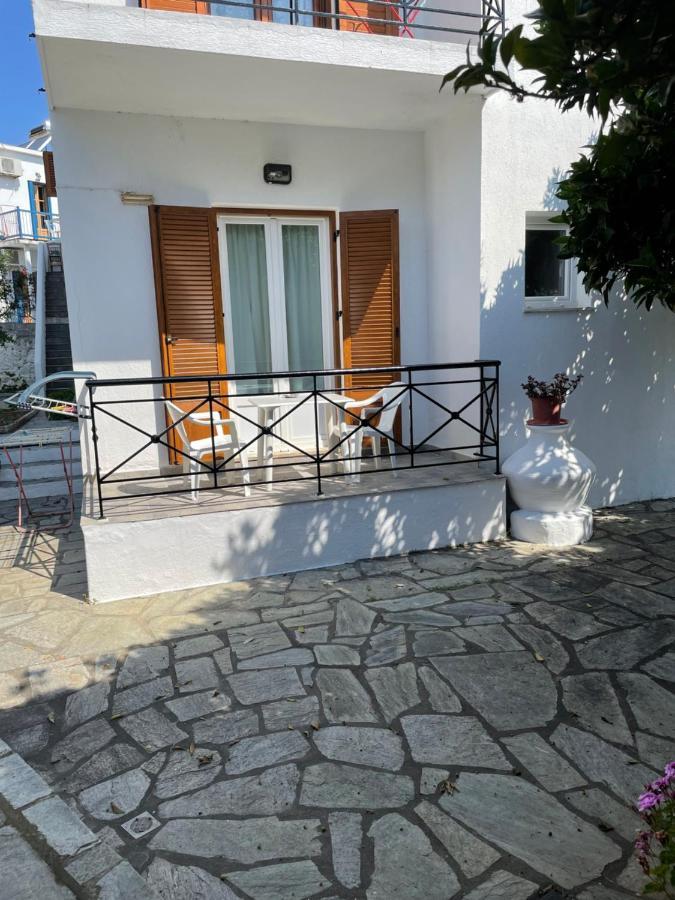 Karagiozos Studios & Apartments Bandar Skopelos Luaran gambar