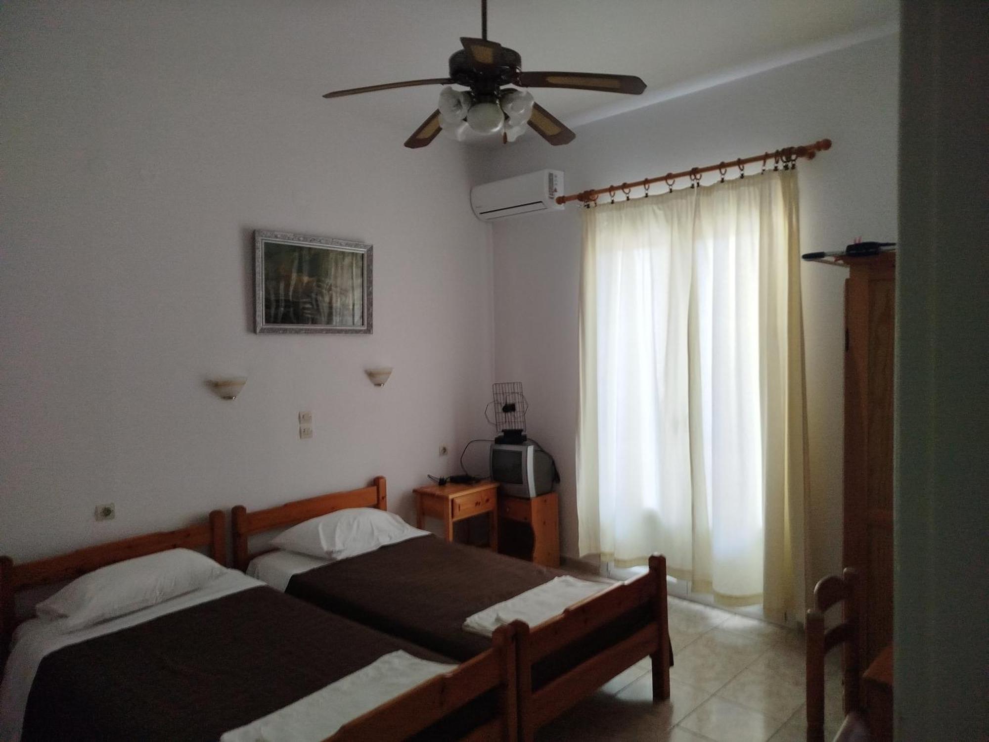 Karagiozos Studios & Apartments Bandar Skopelos Luaran gambar