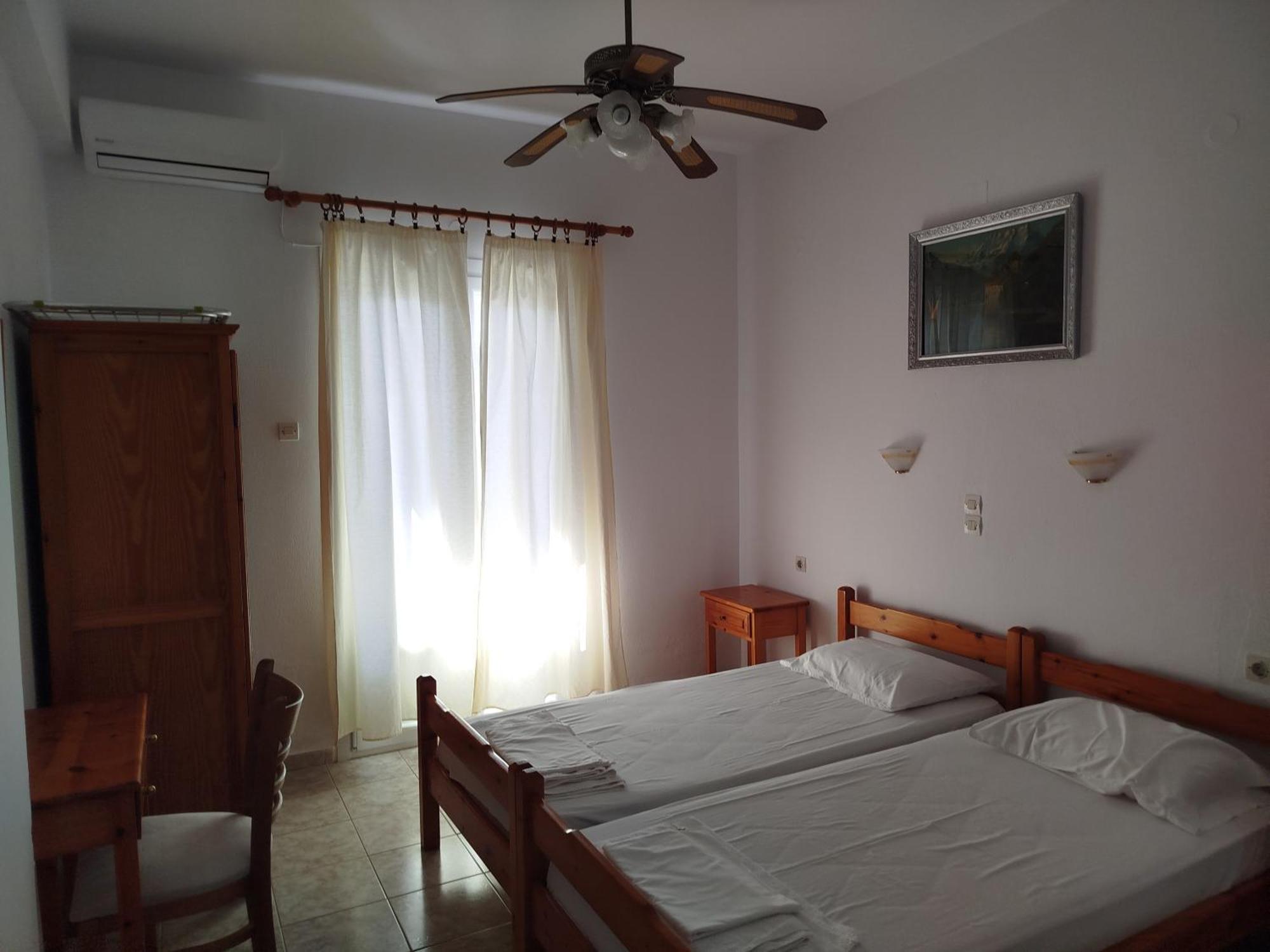 Karagiozos Studios & Apartments Bandar Skopelos Luaran gambar