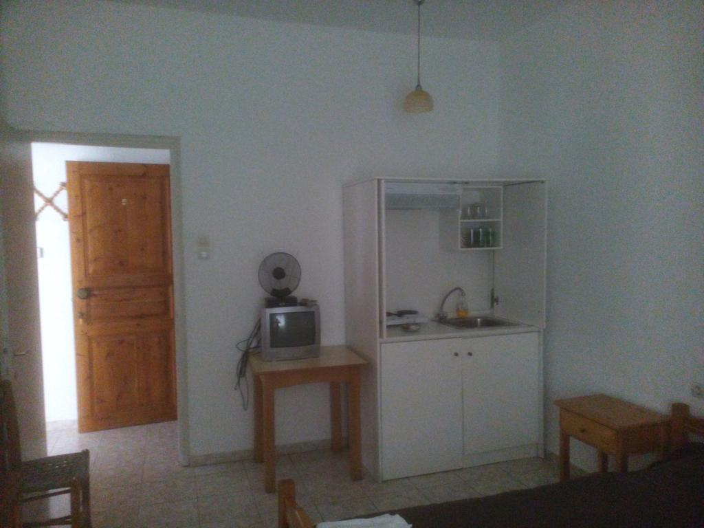 Karagiozos Studios & Apartments Bandar Skopelos Luaran gambar