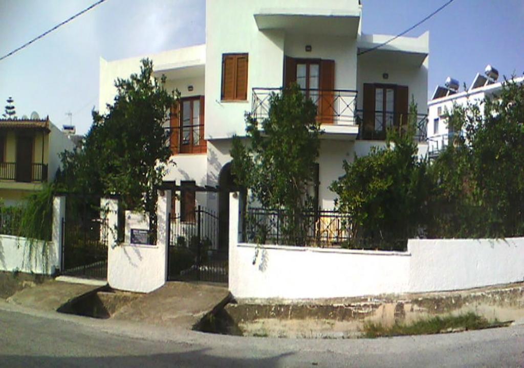 Karagiozos Studios & Apartments Bandar Skopelos Luaran gambar